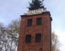 Weihnachtsbaum auf dem Schlauchturm der Löschgruppe Dützen 